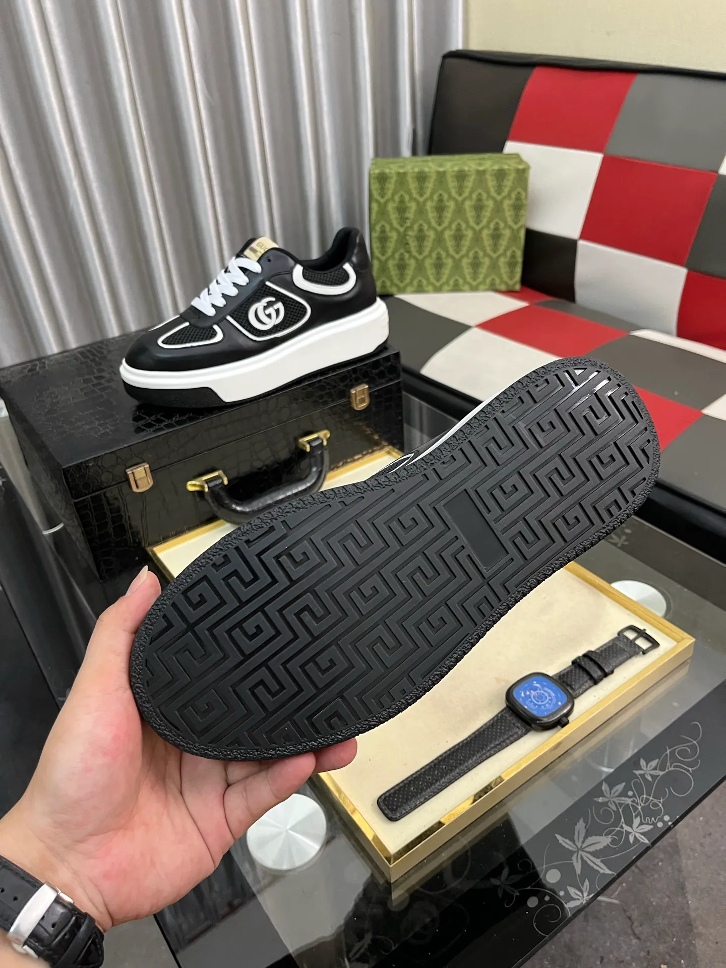 Men's Men's Shoes 💰458⌚️⌚️ [Gucci·Gucci] Original quality. ~ Unique modern style sneakers. 🏃A must-have casual shoe for trendy men😍😍 Original brand imported from Italy, imported original leather, sheep lining (refuses to discolor and grind feet) Sole: Original sole provided by the original factory, French lazy style design ⚠️Fit to the feet, original quality, super comfortable original sole. Just like shooting the real thing 🎬The real thing is better Code number: 38-442️⃣Colors available
